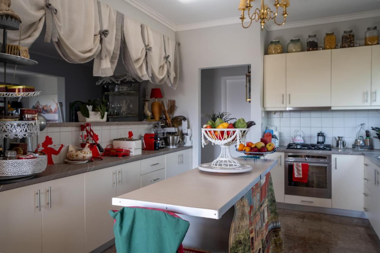 Hostal Ioanna's Hellenic Hospitality *